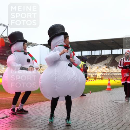 07.12.2025 - St. Pauli X-Mass-Run No. 15 Luisa Fischer http://msf.ph/oto/9388946 07.12.2025 11:58:35 Ziel 4, 2228, 1151, 1909, 1914, 3150, 3457, 3661, 3801, 3817, 3847, 4057, 4218, 4240, 4721 meine-sportfotos.de