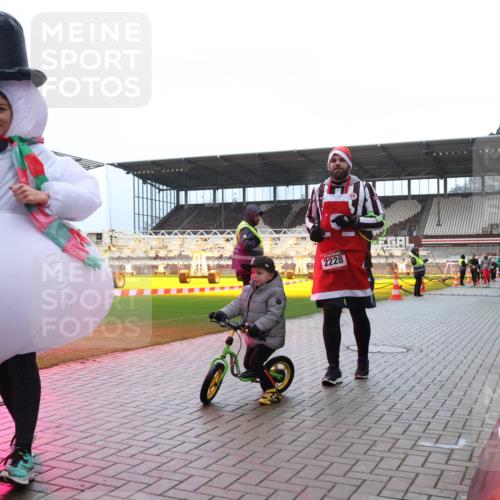 07.12.2025 - St. Pauli X-Mass-Run No. 15 Luisa Fischer http://msf.ph/oto/9388951 07.12.2025 11:58:37 Ziel 2228, 163, 1151, 1909, 1914, 3150, 3457, 3661, 3801, 3817, 4057, 4218, 4240, 4721 meine-sportfotos.de