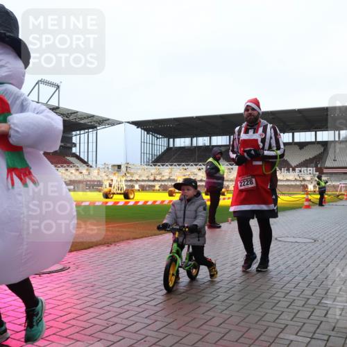 07.12.2025 - St. Pauli X-Mass-Run No. 15 Luisa Fischer http://msf.ph/oto/9388954 07.12.2025 11:58:38 Ziel 2228, 163, 1151, 1909, 1914, 3150, 3457, 3661, 3801, 3817, 4057, 4218, 4240, 4721 meine-sportfotos.de