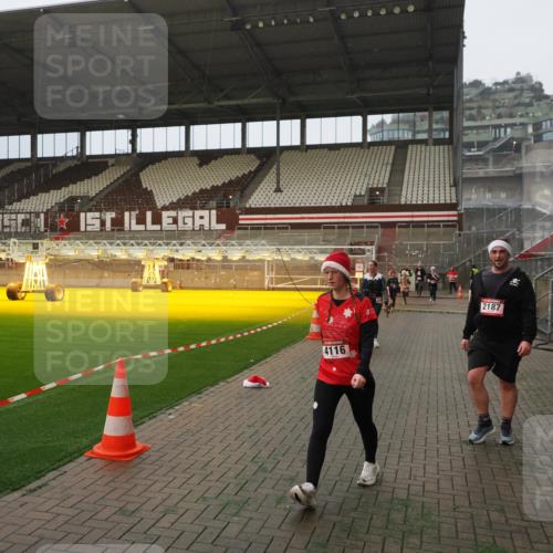 07.12.2025 - St. Pauli X-Mass-Run No. 15 Fabian Wolf http://msf.ph/oto/9388956 07.12.2025 10:20:34 Ziel 447, 452, 461, 478, 1016, 1076, 1466, 2187, 3473, 3832, 4116, 4490, 4523 meine-sportfotos.de