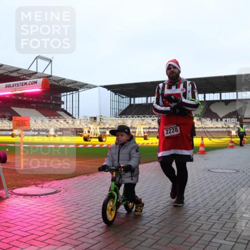 07.12.2025 - St. Pauli X-Mass-Run No. 15 Luisa Fischer http://msf.ph/oto/9388957 07.12.2025 11:58:39 Ziel 2228, 163, 1151, 1909, 1914, 3150, 3457, 3661, 3801, 3817, 4057, 4218, 4240, 4721 meine-sportfotos.de