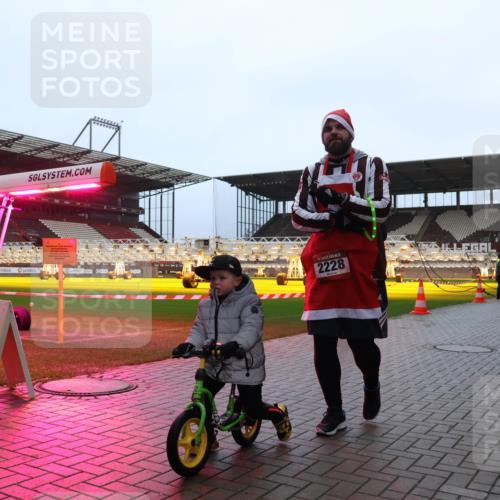 07.12.2025 - St. Pauli X-Mass-Run No. 15 Luisa Fischer http://msf.ph/oto/9388958 07.12.2025 11:58:39 Ziel 2228, 163, 1151, 1909, 1914, 3150, 3457, 3661, 3801, 3817, 4057, 4218, 4240, 4721 meine-sportfotos.de