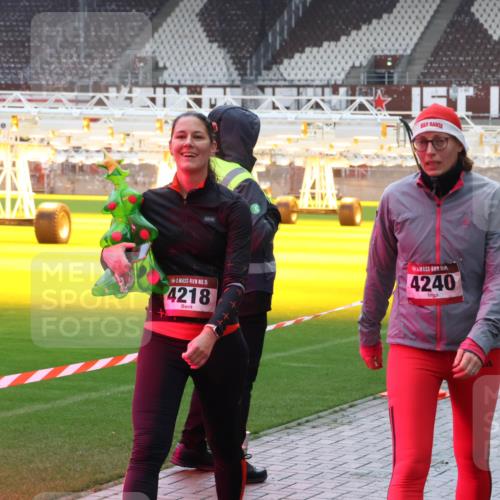 07.12.2025 - St. Pauli X-Mass-Run No. 15 Luisa Fischer http://msf.ph/oto/9388961 07.12.2025 11:58:55 Ziel 15, 4218, 4240, 38, 163, 409, 413, 415, 419, 589, 1151, 1909, 1914, 3150, 3192, 3457, 3533, 3661, 3801, 3817, 4057, 4218, 4240, 4312, 4505, 4721 meine-sportfotos.de