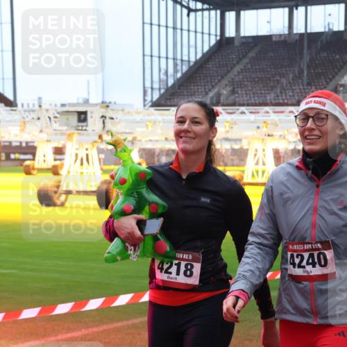 07.12.2025 - St. Pauli X-Mass-Run No. 15 Luisa Fischer http://msf.ph/oto/9388968 07.12.2025 11:58:57 Ziel 15, 4218, 4240, 163, 409, 413, 415, 419, 589, 1151, 1909, 1914, 3150, 3192, 3457, 3533, 3661, 3801, 3817, 4057, 4312, 4505, 4721 meine-sportfotos.de