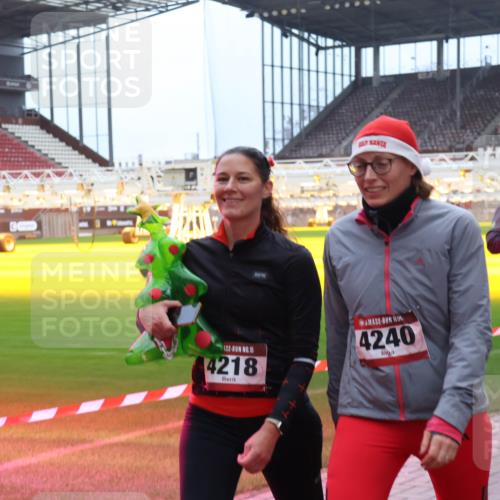 07.12.2025 - St. Pauli X-Mass-Run No. 15 Luisa Fischer http://msf.ph/oto/9388970 07.12.2025 11:58:57 Ziel 4218, 4240, 163, 409, 413, 415, 419, 589, 1151, 1909, 1914, 3150, 3192, 3457, 3533, 3661, 3801, 3817, 4057, 4312, 4505, 4721 meine-sportfotos.de