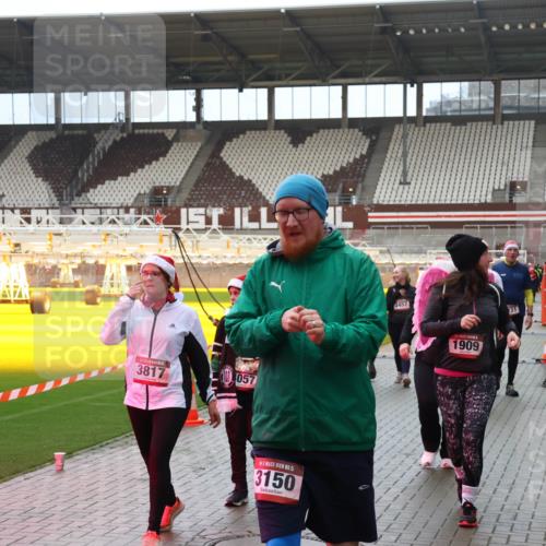 07.12.2025 - St. Pauli X-Mass-Run No. 15 Luisa Fischer http://msf.ph/oto/9388972 07.12.2025 11:59:01 Ziel 6709, 3817, 057, 15, 3150, 3457, 1909, 151, 163, 409, 413, 415, 419, 589, 1151, 1909, 1914, 3150, 3192, 3457, 3533, 3661, 4057, 4312, 4505, 4721 meine-sportfotos.de