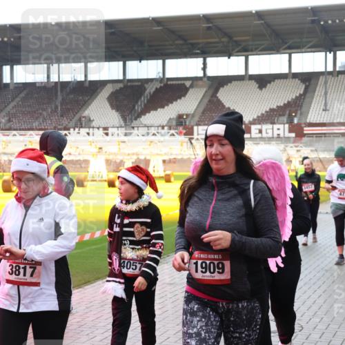 07.12.2025 - St. Pauli X-Mass-Run No. 15 Luisa Fischer http://msf.ph/oto/9388983 07.12.2025 11:59:03 Ziel 3817, 4057, 15, 1909, 3457, 4721, 1151, 163, 409, 413, 415, 419, 589, 1151, 1777, 1909, 1914, 3150, 3192, 3457, 3533, 3661, 4057, 4312, 4505, 4721 meine-sportfotos.de