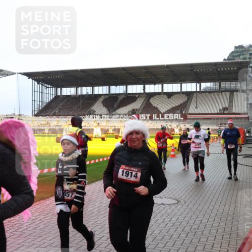 07.12.2025 - St. Pauli X-Mass-Run No. 15 Luisa Fischer http://msf.ph/oto/9388987 07.12.2025 11:59:05 Ziel 1115, 9, 057, 15, 1914, 3457, 4721, 1151, 163, 409, 413, 415, 419, 589, 1151, 1777, 1909, 1914, 3150, 3192, 3457, 3533, 3661, 4057, 4312, 4505, 4721 meine-sportfotos.de