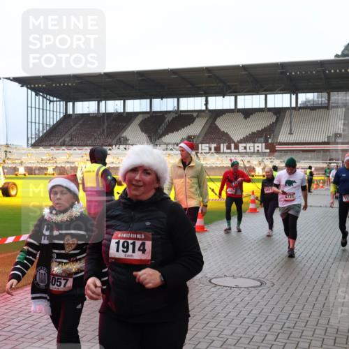 07.12.2025 - St. Pauli X-Mass-Run No. 15 Luisa Fischer http://msf.ph/oto/9388988 07.12.2025 11:59:05 Ziel 057, 15, 1914, 3457, 4721, 1151, 163, 409, 413, 415, 419, 589, 1151, 1777, 1909, 1914, 3150, 3192, 3457, 3533, 3661, 4057, 4312, 4505, 4721 meine-sportfotos.de