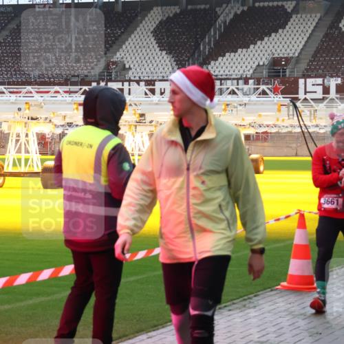 07.12.2025 - St. Pauli X-Mass-Run No. 15 Luisa Fischer http://msf.ph/oto/9388992 07.12.2025 11:59:06 Ziel 366, 163, 409, 413, 415, 419, 589, 1151, 1777, 1909, 1914, 3150, 3192, 3457, 3533, 3661, 4057, 4312, 4505, 4721 meine-sportfotos.de