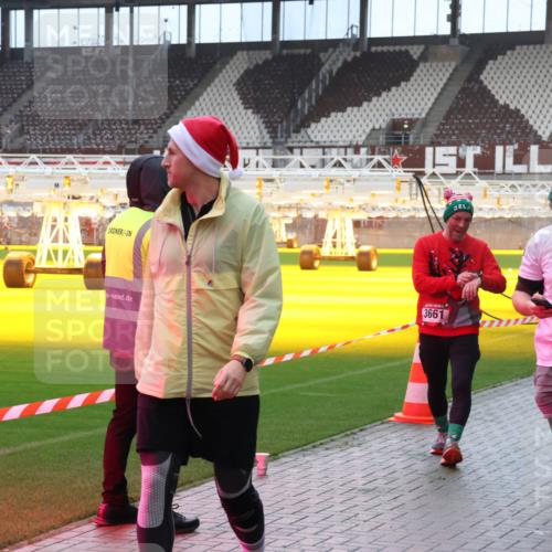 07.12.2025 - St. Pauli X-Mass-Run No. 15 Luisa Fischer http://msf.ph/oto/9388995 07.12.2025 11:59:07 Ziel 3661, 4721, 163, 409, 413, 415, 419, 589, 1151, 1777, 1909, 1914, 3150, 3192, 3457, 3533, 3661, 4057, 4312, 4505, 4721 meine-sportfotos.de