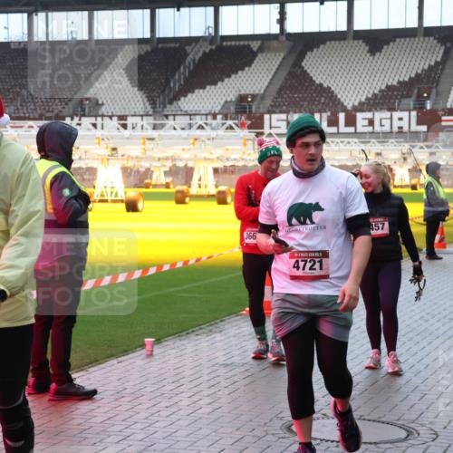 07.12.2025 - St. Pauli X-Mass-Run No. 15 Luisa Fischer http://msf.ph/oto/9388999 07.12.2025 11:59:08 Ziel 15, 366, 15, 4721, 457, 115, 163, 409, 413, 415, 419, 589, 1151, 1777, 1909, 1914, 3150, 3192, 3457, 3533, 3661, 4057, 4312, 4505, 4721 meine-sportfotos.de