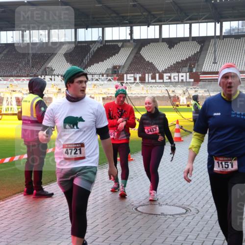 07.12.2025 - St. Pauli X-Mass-Run No. 15 Luisa Fischer http://msf.ph/oto/9389004 07.12.2025 11:59:09 Ziel 15, 4721, 61, 3457, 54, 28, 18, 09, 50, 15, 1151, 163, 409, 413, 415, 419, 589, 1151, 1777, 1909, 1914, 3150, 3192, 3457, 3533, 3661, 4057, 4312, 4505, 4721 meine-sportfotos.de