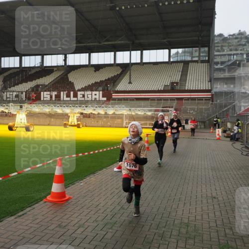 07.12.2025 - St. Pauli X-Mass-Run No. 15 Fabian Wolf http://msf.ph/oto/9389005 07.12.2025 10:20:40 Ziel 392, 447, 452, 461, 478, 1016, 1076, 1466, 2187, 3473, 3832, 4490, 4517 meine-sportfotos.de