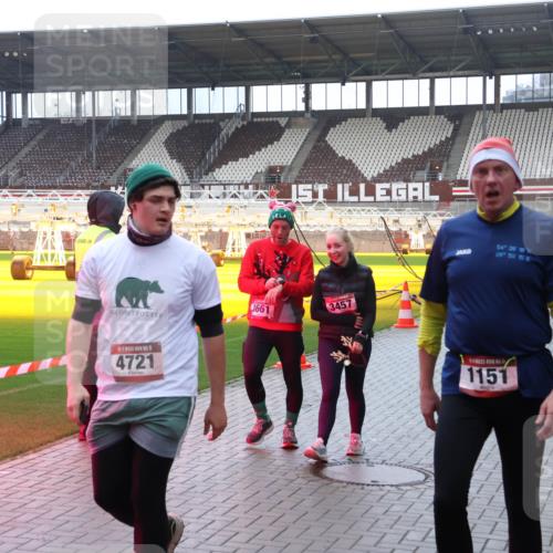 07.12.2025 - St. Pauli X-Mass-Run No. 15 Luisa Fischer http://msf.ph/oto/9389006 07.12.2025 11:59:10 Ziel 3661, 3457, 5, 4721, 54, 28, 18, 09, 50, 15, 1151, 163, 409, 413, 415, 419, 589, 1151, 1777, 1909, 1914, 3150, 3192, 3457, 3533, 3661, 4057, 4312, 4505, 4721, 4733 meine-sportfotos.de