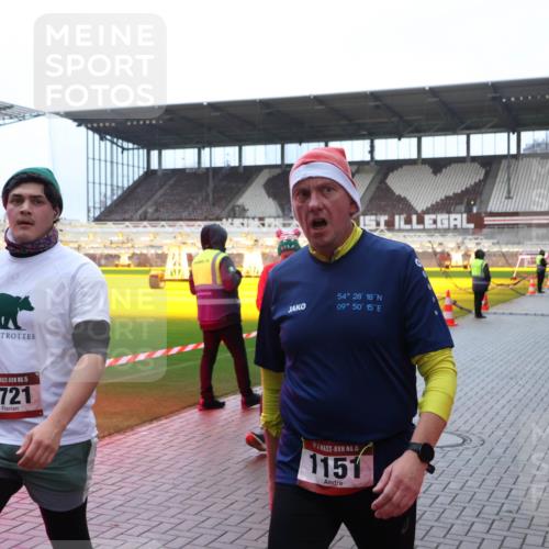 07.12.2025 - St. Pauli X-Mass-Run No. 15 Luisa Fischer http://msf.ph/oto/9389011 07.12.2025 11:59:11 Ziel 15, 4721, 54, 28, 18, 09, 50, 15, 15, 1151, 163, 409, 413, 415, 419, 589, 1151, 1777, 1909, 1914, 3150, 3192, 3457, 3533, 3661, 4057, 4312, 4505, 4721, 4733 meine-sportfotos.de