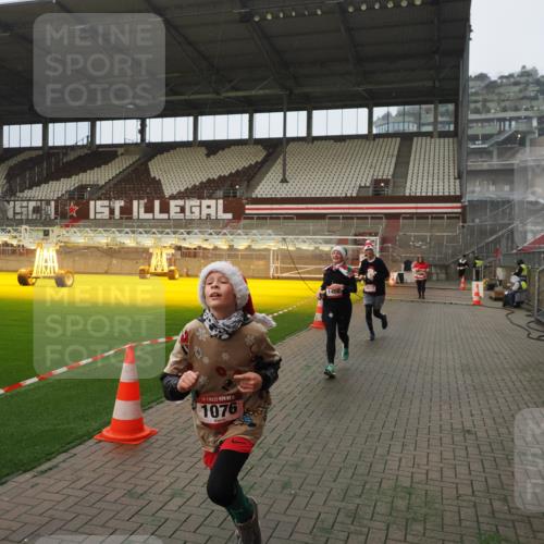 07.12.2025 - St. Pauli X-Mass-Run No. 15 Fabian Wolf http://msf.ph/oto/9389012 07.12.2025 10:20:41 Ziel 392, 447, 452, 461, 478, 1016, 1076, 1466, 2187, 3473, 4490, 4517 meine-sportfotos.de