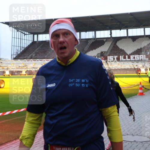 07.12.2025 - St. Pauli X-Mass-Run No. 15 Luisa Fischer http://msf.ph/oto/9389013 07.12.2025 11:59:11 Ziel 54, 28, 18, 09, 50, 15, 163, 409, 413, 415, 419, 589, 1151, 1777, 1909, 1914, 3150, 3192, 3457, 3533, 3661, 4057, 4312, 4505, 4721, 4733 meine-sportfotos.de