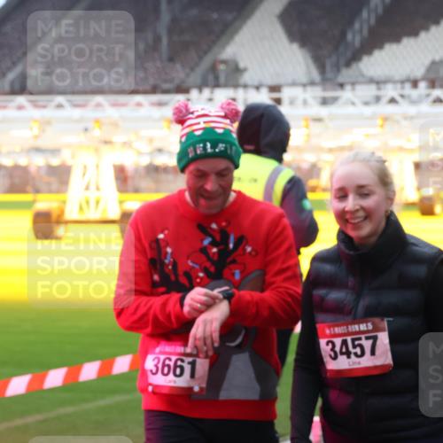 07.12.2025 - St. Pauli X-Mass-Run No. 15 Luisa Fischer http://msf.ph/oto/9389014 07.12.2025 11:59:12 Ziel 3661, 3457, 163, 409, 413, 415, 419, 589, 1151, 1777, 1909, 1914, 3150, 3192, 3457, 3533, 3661, 4057, 4312, 4505, 4721, 4733, 4749 meine-sportfotos.de