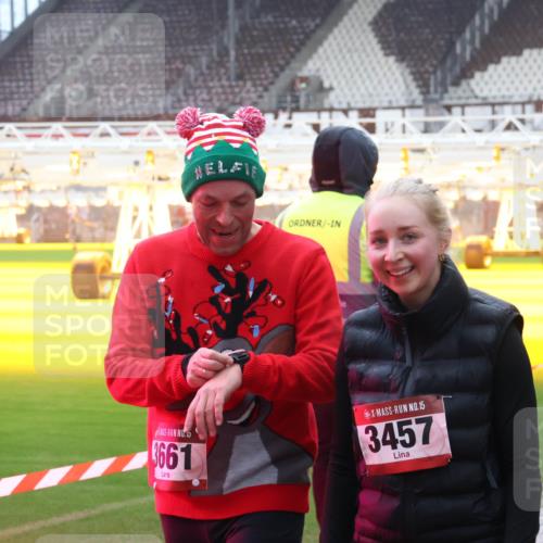 07.12.2025 - St. Pauli X-Mass-Run No. 15 Luisa Fischer http://msf.ph/oto/9389016 07.12.2025 11:59:13 Ziel 13, 3661, 15, 3457, 163, 409, 413, 415, 419, 589, 1151, 1777, 1909, 1914, 3150, 3192, 3457, 3533, 3661, 4057, 4312, 4505, 4721, 4733, 4749 meine-sportfotos.de