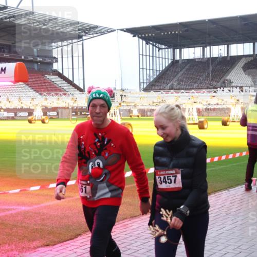 07.12.2025 - St. Pauli X-Mass-Run No. 15 Luisa Fischer http://msf.ph/oto/9389022 07.12.2025 11:59:14 Ziel 61, 3457, 163, 409, 413, 415, 419, 589, 1151, 1777, 1909, 1914, 3150, 3192, 3457, 3533, 3661, 4057, 4312, 4505, 4721, 4733, 4749 meine-sportfotos.de