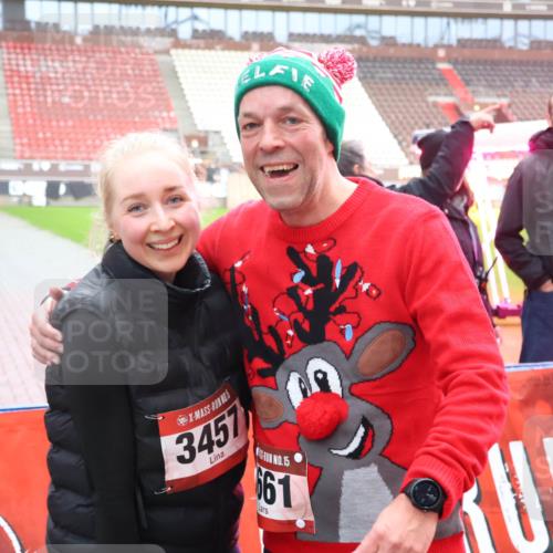 07.12.2025 - St. Pauli X-Mass-Run No. 15 Luisa Fischer http://msf.ph/oto/9389026 07.12.2025 11:59:20 Ziel 3457, 15, 661, 163, 409, 413, 415, 419, 589, 1337, 1406, 1777, 3150, 3192, 3533, 4057, 4312, 4505, 4733, 4749 meine-sportfotos.de