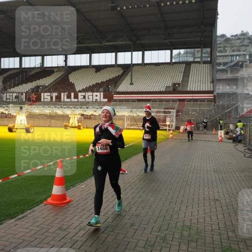07.12.2025 - St. Pauli X-Mass-Run No. 15 Fabian Wolf http://msf.ph/oto/9389032 07.12.2025 10:20:42 Ziel 392, 461, 478, 1016, 1076, 1466, 2187, 4490, 4517 meine-sportfotos.de