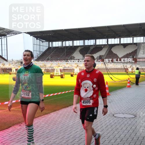 07.12.2025 - St. Pauli X-Mass-Run No. 15 Luisa Fischer http://msf.ph/oto/9389037 07.12.2025 11:59:33 Ziel 3192, 4505, 409, 413, 415, 419, 589, 862, 1337, 1406, 1777, 3192, 3533, 4242, 4312, 4505, 4733, 4749, 4790 meine-sportfotos.de