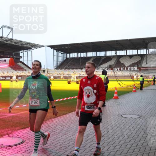 07.12.2025 - St. Pauli X-Mass-Run No. 15 Luisa Fischer http://msf.ph/oto/9389038 07.12.2025 11:59:33 Ziel 3192, 4505, 409, 413, 415, 419, 589, 862, 1337, 1406, 1777, 3192, 3533, 4242, 4312, 4505, 4733, 4749, 4790 meine-sportfotos.de