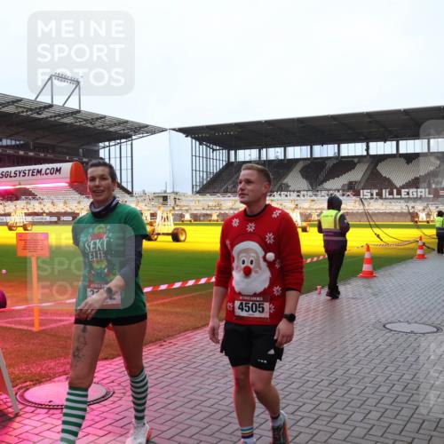 07.12.2025 - St. Pauli X-Mass-Run No. 15 Luisa Fischer http://msf.ph/oto/9389040 07.12.2025 11:59:33 Ziel 4505, 409, 413, 415, 419, 589, 862, 1337, 1406, 1777, 3192, 3533, 4242, 4312, 4505, 4733, 4749, 4790 meine-sportfotos.de