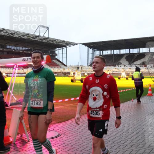 07.12.2025 - St. Pauli X-Mass-Run No. 15 Luisa Fischer http://msf.ph/oto/9389041 07.12.2025 11:59:34 Ziel 3192, 5, 4505, 409, 413, 415, 419, 589, 862, 1337, 1406, 1777, 3533, 4242, 4312, 4733, 4749, 4790 meine-sportfotos.de