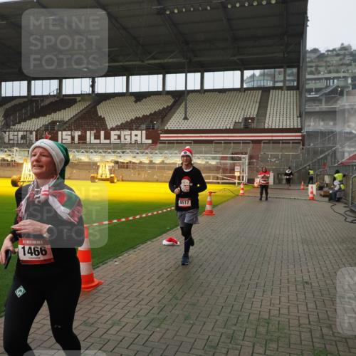 07.12.2025 - St. Pauli X-Mass-Run No. 15 Fabian Wolf http://msf.ph/oto/9389043 07.12.2025 10:20:43 Ziel 392, 1016, 1076, 1466, 4490, 4517 meine-sportfotos.de