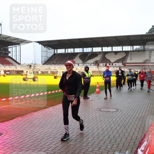 07.12.2025 - St. Pauli X-Mass-Run No. 15 Luisa Fischer http://msf.ph/oto/9389044 07.12.2025 11:59:44 Ziel 1777, 4312, 862, 1337, 1406, 1777, 2627, 2630, 2741, 4242, 4733, 4744, 4749, 4754, 4790 meine-sportfotos.de