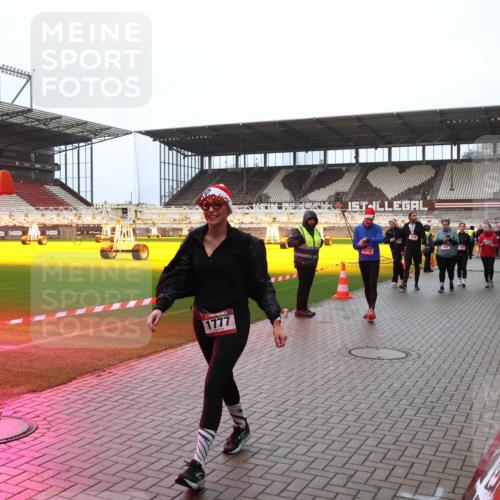 07.12.2025 - St. Pauli X-Mass-Run No. 15 Luisa Fischer http://msf.ph/oto/9389045 07.12.2025 11:59:44 Ziel 1777, 4312, 862, 1337, 1406, 1777, 2627, 2630, 2741, 4242, 4733, 4744, 4749, 4754, 4790 meine-sportfotos.de