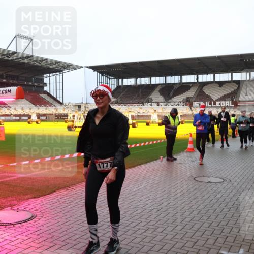 07.12.2025 - St. Pauli X-Mass-Run No. 15 Luisa Fischer http://msf.ph/oto/9389046 07.12.2025 11:59:45 Ziel 5, 1777, 312, 415, 862, 1337, 1406, 1777, 2627, 2630, 2741, 4242, 4306, 4733, 4744, 4749, 4754, 4790 meine-sportfotos.de
