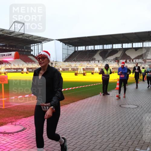 07.12.2025 - St. Pauli X-Mass-Run No. 15 Luisa Fischer http://msf.ph/oto/9389048 07.12.2025 11:59:45 Ziel 177, 4312, 862, 1337, 1406, 1777, 2627, 2630, 2741, 4242, 4306, 4733, 4744, 4749, 4754, 4790 meine-sportfotos.de