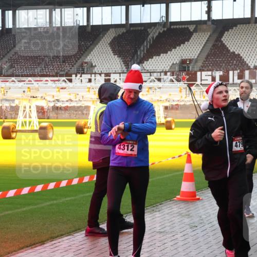 07.12.2025 - St. Pauli X-Mass-Run No. 15 Luisa Fischer http://msf.ph/oto/9389049 07.12.2025 11:59:47 Ziel 4312, 479, 409, 862, 1337, 1406, 1777, 1864, 1865, 1868, 2627, 2630, 2741, 4242, 4306, 4733, 4744, 4749, 4754, 4790 meine-sportfotos.de