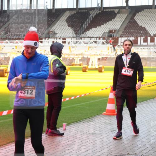 07.12.2025 - St. Pauli X-Mass-Run No. 15 Luisa Fischer http://msf.ph/oto/9389056 07.12.2025 11:59:49 Ziel 419, 409, 5, 4312, 862, 1337, 1406, 1777, 1864, 1865, 1868, 2627, 2630, 2741, 4242, 4306, 4733, 4744, 4749, 4754, 4790 meine-sportfotos.de