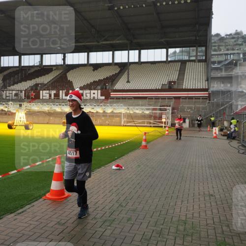 07.12.2025 - St. Pauli X-Mass-Run No. 15 Fabian Wolf http://msf.ph/oto/9389057 07.12.2025 10:20:44 Ziel 392, 1016, 1076, 1466, 4490, 4517 meine-sportfotos.de