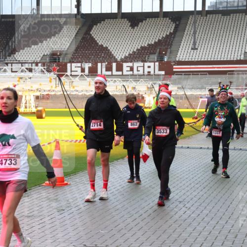 07.12.2025 - St. Pauli X-Mass-Run No. 15 Luisa Fischer http://msf.ph/oto/9389079 07.12.2025 12:00:02 Ziel 5, 4733, 2714, 862, 3533, 1337, 4749, 862, 1337, 1406, 1864, 1865, 1868, 2627, 2630, 2741, 4242, 4306, 4744, 4754, 4790 meine-sportfotos.de