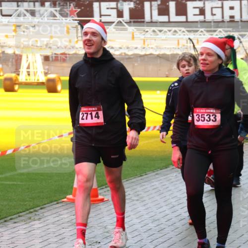 07.12.2025 - St. Pauli X-Mass-Run No. 15 Luisa Fischer http://msf.ph/oto/9389084 07.12.2025 12:00:04 Ziel 15, 2714, 5, 3533, 862, 1337, 1406, 1864, 1865, 1868, 2627, 2630, 2741, 4242, 4306, 4744, 4754, 4790 meine-sportfotos.de