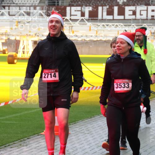 07.12.2025 - St. Pauli X-Mass-Run No. 15 Luisa Fischer http://msf.ph/oto/9389086 07.12.2025 12:00:04 Ziel 15, 2714, 15, 3533, 862, 1337, 1406, 1864, 1865, 1868, 2627, 2630, 2741, 4242, 4306, 4744, 4754, 4790 meine-sportfotos.de