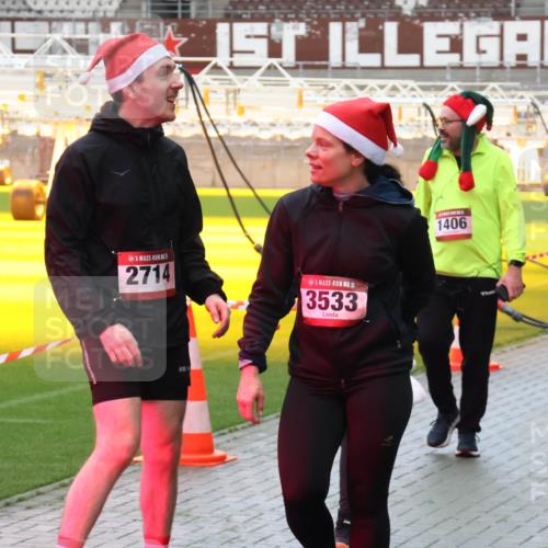 07.12.2025 - St. Pauli X-Mass-Run No. 15 Luisa Fischer http://msf.ph/oto/9389088 07.12.2025 12:00:05 Ziel 2714, 15, 3533, 1406, 862, 1337, 1406, 1864, 1865, 1868, 2627, 2630, 2741, 4242, 4306, 4744, 4754, 4790 meine-sportfotos.de