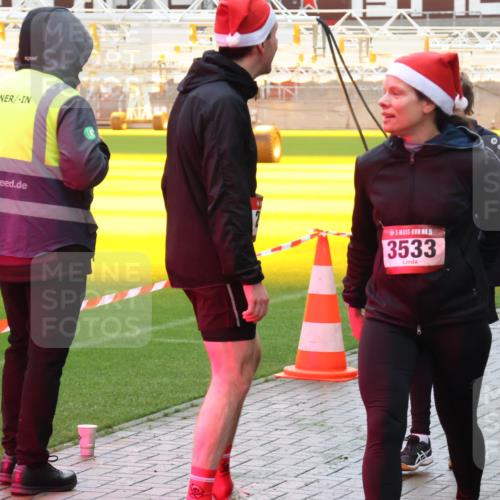 07.12.2025 - St. Pauli X-Mass-Run No. 15 Luisa Fischer http://msf.ph/oto/9389090 07.12.2025 12:00:05 Ziel 15, 3533, 1406, 862, 1337, 1406, 1864, 1865, 1868, 2627, 2630, 2741, 4242, 4306, 4744, 4754, 4790 meine-sportfotos.de