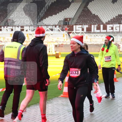 07.12.2025 - St. Pauli X-Mass-Run No. 15 Luisa Fischer http://msf.ph/oto/9389091 07.12.2025 12:00:05 Ziel 15, 3533, 1406, 862, 1337, 1406, 1864, 1865, 1868, 2627, 2630, 2741, 4242, 4306, 4744, 4754, 4790 meine-sportfotos.de