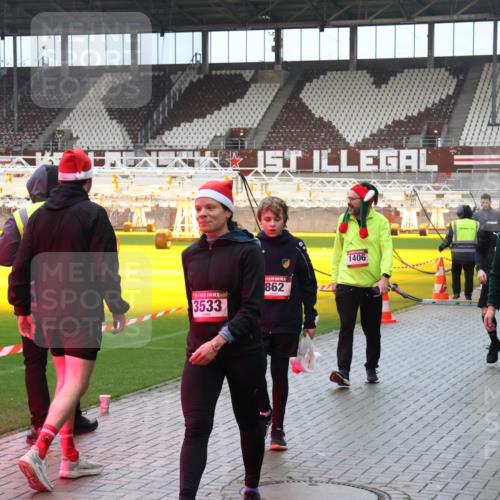 07.12.2025 - St. Pauli X-Mass-Run No. 15 Luisa Fischer http://msf.ph/oto/9389094 07.12.2025 12:00:06 Ziel 1, 1, 15, 3533, 862, 1406, 1337, 1864, 862, 1337, 1406, 1864, 1865, 1868, 2627, 2630, 2741, 4242, 4306, 4744, 4754, 4790 meine-sportfotos.de