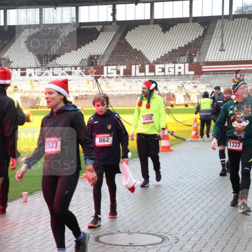 07.12.2025 - St. Pauli X-Mass-Run No. 15 Luisa Fischer http://msf.ph/oto/9389096 07.12.2025 12:00:06 Ziel 862, 3533, 1406, 1337, 862, 1337, 1406, 1864, 1865, 1868, 2627, 2630, 2741, 4242, 4306, 4744, 4754, 4790 meine-sportfotos.de