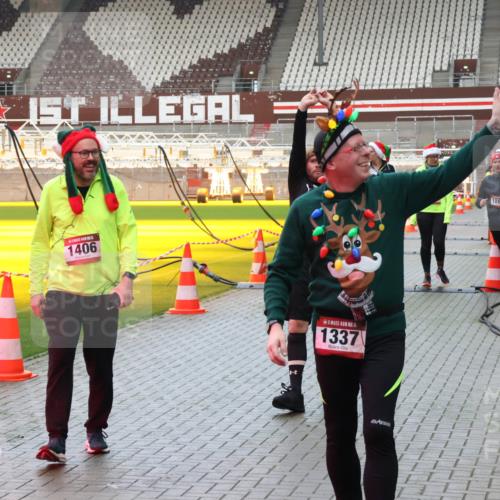 07.12.2025 - St. Pauli X-Mass-Run No. 15 Luisa Fischer http://msf.ph/oto/9389103 07.12.2025 12:00:08 Ziel 5, 362, 1406, 15, 1337, 1868, 1864, 1865, 862, 1337, 1406, 1864, 1865, 1868, 2627, 2630, 2741, 4242, 4306, 4744, 4754, 4790 meine-sportfotos.de