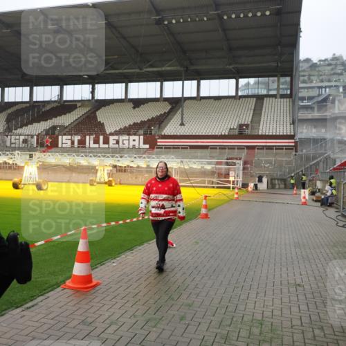 07.12.2025 - St. Pauli X-Mass-Run No. 15 Fabian Wolf http://msf.ph/oto/9389105 07.12.2025 10:20:53 Ziel 392, 1016, 1076, 1466, 2799, 4517 meine-sportfotos.de