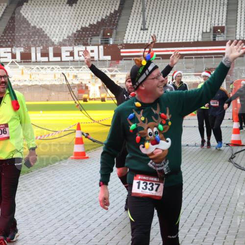 07.12.2025 - St. Pauli X-Mass-Run No. 15 Luisa Fischer http://msf.ph/oto/9389106 07.12.2025 12:00:09 Ziel 15, 1406, 15, 1337, 1864, 1868, 4306, 1865, 862, 1864, 1865, 1868, 2627, 2630, 2741, 4242, 4306, 4744, 4754, 4790 meine-sportfotos.de